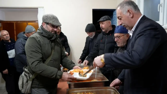 “Kimse Aç Geçmez” Diyen Köy Takdir Topluyor
