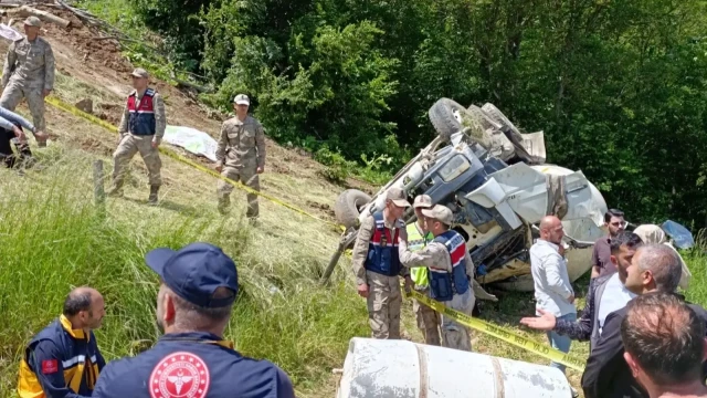 Kürtün'de beton mikseri 150 metrelik yamaçtan yuvarlandı: 2 ölü, 1 yaralı