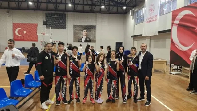 Madalya Avcıları İstanbul’da Kürsüyü Kapattı: Gümüş Şehrin Altın Çocuklarından Büyük Başarı