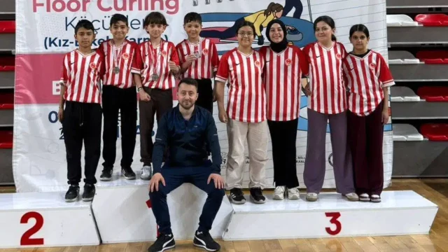 Mehmet Akif Ersoy İmam Hatip Ortaokulu Sivas'tan Türkiye İkinciliğiyle Döndü