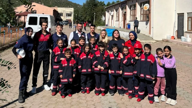 Minik Öğrencilere İtfaiyecilik Eğitimi