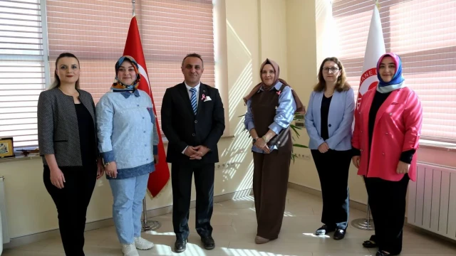 Pembe Ekim’de Farkındalık: “Bir Fiyonk da Sen Tak!”