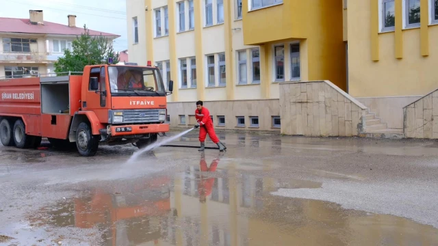Şiran Belediyesi’nden Eğitim Öncesi Temizlik Ve Yol Seferberliği