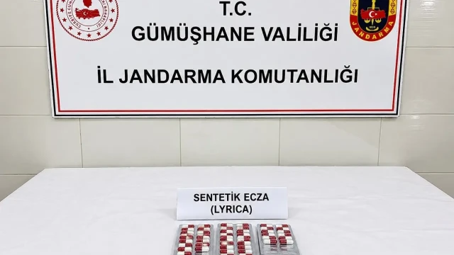Şiran'da Jandarmadan Kaçamadılar: Araçtan ve Evden Sentetik Hap Çıktı