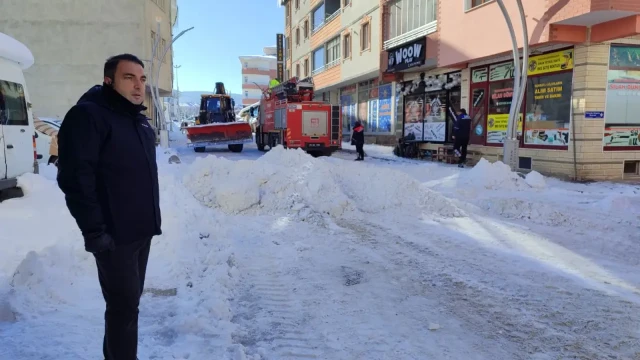 Şiran’da karla mücadele devam ediyor