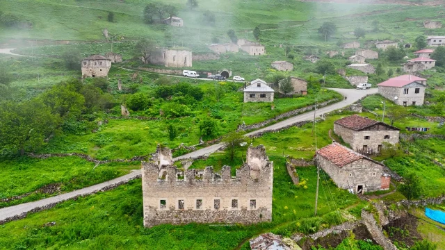 Sislerin ardındaki cennete ilk kez gelen rehberler hayran kaldı