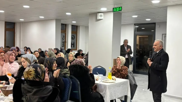 Tekke Belediyesi’nin 8 Mart Dünya Kadınlar Günü iftar programı yoğun ilgi gördü