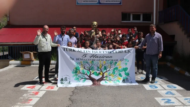 Torul Aktaş Ortaokulu öğrencilerine çevre eğitimi