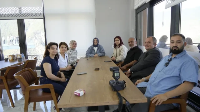 Torul Cam Seyir Terası'nda Yeni Dönem: Kadın Emeği Turizme Kazandırılıyor! — Fotoğraf 1