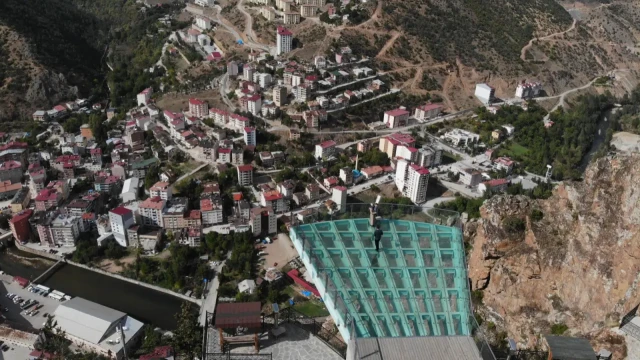 Torul Kalesi Cam Seyir Terası 2025’te 100 Bin Ziyaretçiyi Ağırladı