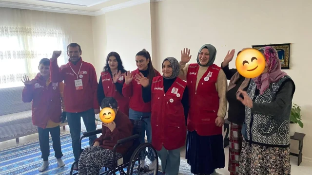 Türk Kızılay Gümüşhane Engelsiz Birimi’nden Anlamlı Destek: İhtiyaç Sahibi Aileye Bez ve Tekerlekli Sandalye Yardımı