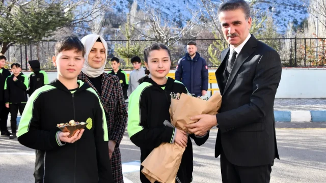 Vali Baruş’tan Fevzipaşa Ortaokulu’na Ziyaret