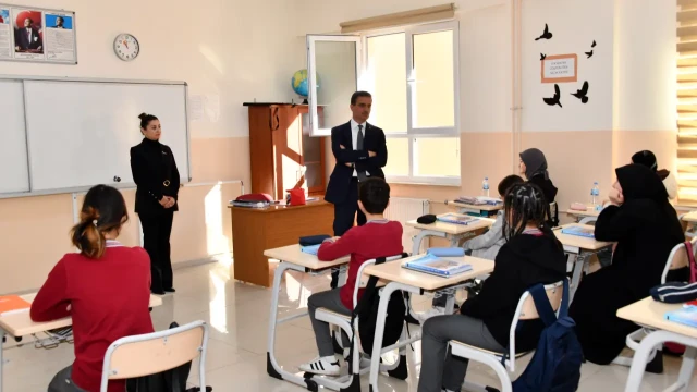 Vali Baruş’tan gençlere 'Hedef Belirleyin' mesajı