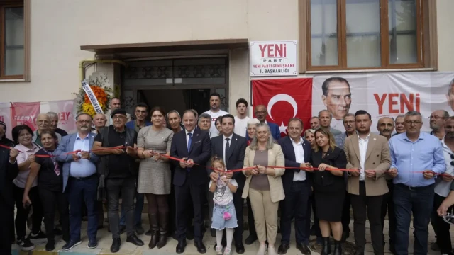 Yeni Parti Gümüşhane İl ve Merkez İlçe Başkanlıkları Düzenlenen Törenle Açıldı