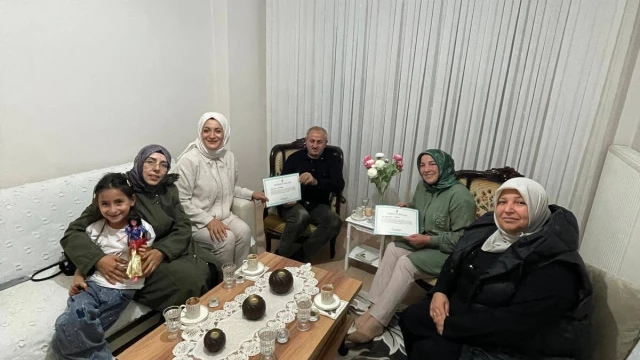 AK Parti Gümüşhane Kadın Kolları Saha Çalışmalarını Sürdürüyor — Fotoğraf 1