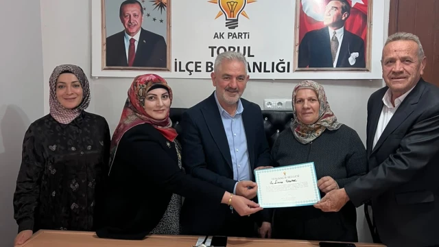 AK Parti'nin Sahada İlk Durağı Torul Oldu: İhtiyaçlar Tek Tek Not Edildi — Fotoğraf 1