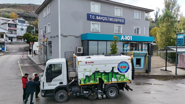 Bahçeli Belediyesi Araç Filosunu Güçlendirdi: Yeni Süpürgeli Araç Hizmete Alındı — Fotoğraf 2