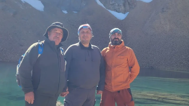 Ekim Ayında Karların Üzerinde Yürüdüler, 2 Bin 980 Metrede Cura Dinlediler — Fotoğraf 5