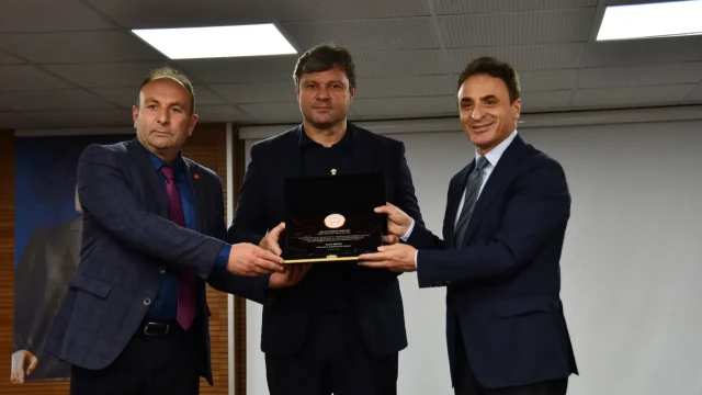 Ertuğrul Sağlam Gümüşhane’de Gençlerle Bir Araya Gelerek Spor ve Ahlak Vurgusu Yaptı — Fotoğraf 1