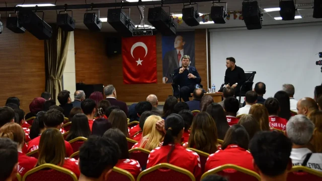 Ertuğrul Sağlam Gümüşhane’de Gençlerle Bir Araya Gelerek Spor ve Ahlak Vurgusu Yaptı — Fotoğraf 2