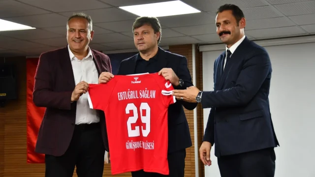 Ertuğrul Sağlam Gümüşhane’de Gençlerle Bir Araya Gelerek Spor ve Ahlak Vurgusu Yaptı — Fotoğraf 8