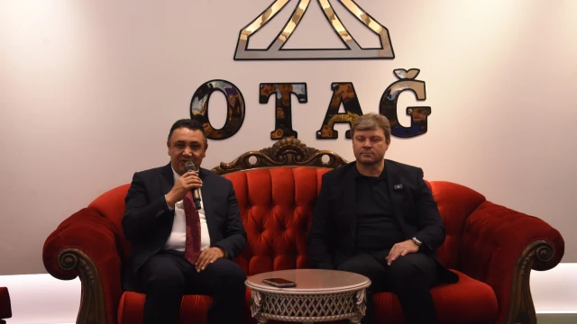 Ertuğrul Sağlam’dan Gümüşhane’de Talat Ülker Kitap Fuarı’na Ziyaret — Fotoğraf 4