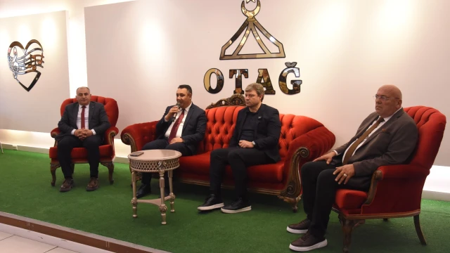 Ertuğrul Sağlam’dan Gümüşhane’de Talat Ülker Kitap Fuarı’na Ziyaret — Fotoğraf 5