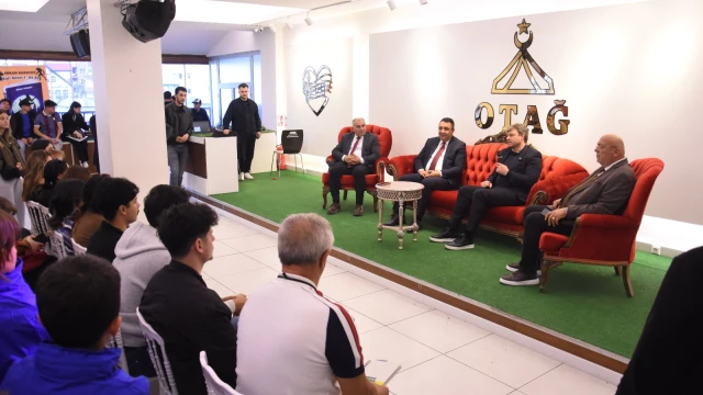 Ertuğrul Sağlam’dan Gümüşhane’de Talat Ülker Kitap Fuarı’na Ziyaret — Fotoğraf 7