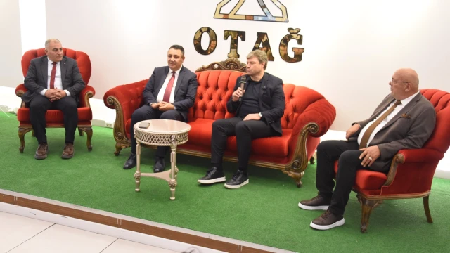 Ertuğrul Sağlam’dan Gümüşhane’de Talat Ülker Kitap Fuarı’na Ziyaret — Fotoğraf 8