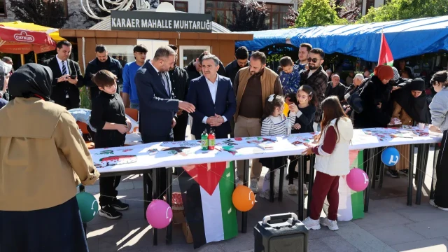 Gazze'deki İnsani Drama Gümüşhane'den Fırça Darbesiyle Tepki — Fotoğraf 3