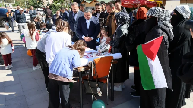 Gazze'deki İnsani Drama Gümüşhane'den Fırça Darbesiyle Tepki — Fotoğraf 4