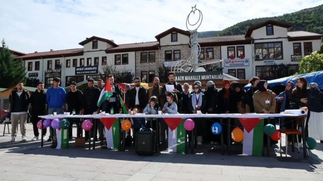 Gazze'deki İnsani Drama Gümüşhane'den Fırça Darbesiyle Tepki — Fotoğraf 11
