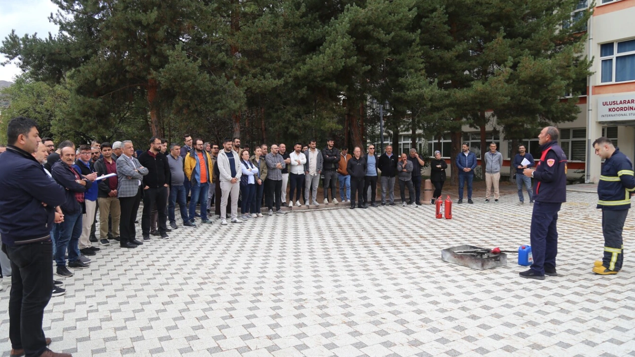 GÜ’de Yangın Söndürme Eğitimi ve Tatbikatı Gerçekleştirildi
