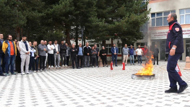GÜ’de Yangın Söndürme Eğitimi ve Tatbikatı Gerçekleştirildi — Fotoğraf 2
