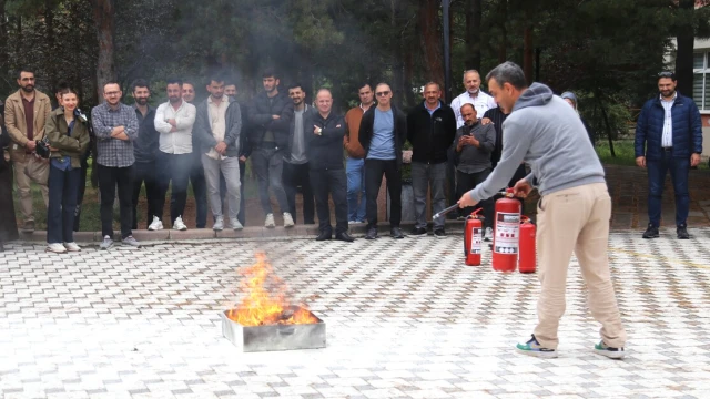 GÜ’de Yangın Söndürme Eğitimi ve Tatbikatı Gerçekleştirildi — Fotoğraf 4