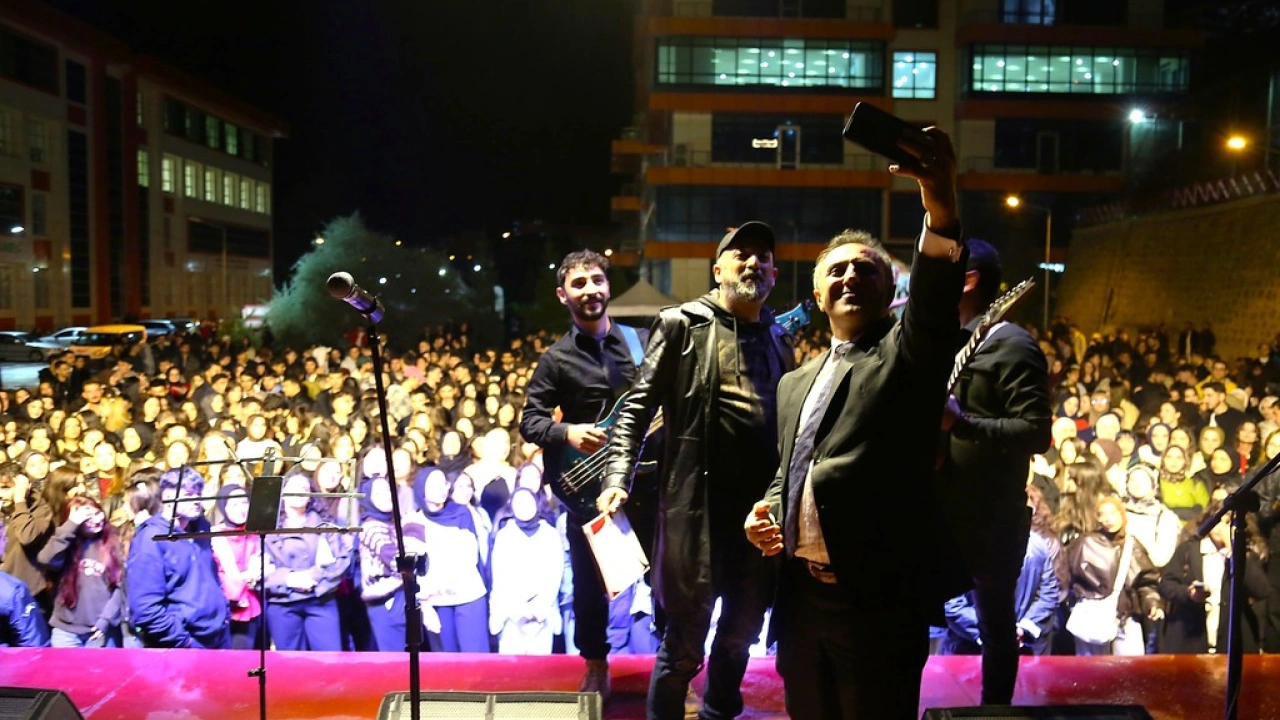 GÜ’de Yeni Eğitim-Öğretim Yılı Coşkulu Konserle Başladı