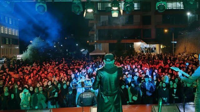 GÜ’de Yeni Eğitim-Öğretim Yılı Coşkulu Konserle Başladı — Fotoğraf 10