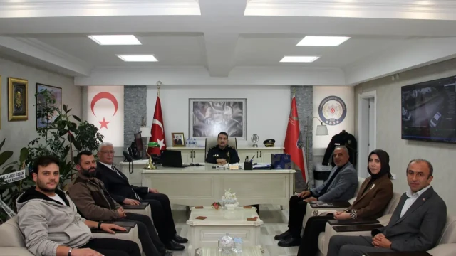 Gümüşhane Gazeteciler Cemiyeti Yönetiminden İl Emniyet Müdürü Mehmet Yüksel'e Ziyaret — Fotoğraf 1