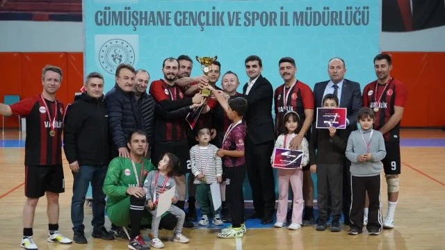 Gümüşhane Kamu Spor Oyunları Futsal Şampiyonu Gümüşhane Valiliği Oldu — Fotoğraf 3