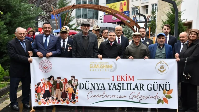 Gümüşhane Protokolü 1 Ekim Yaşlılar Günü Vesilesiyle Kıdemli Vatandaşlarla Bir Araya Geldi — Fotoğraf 1