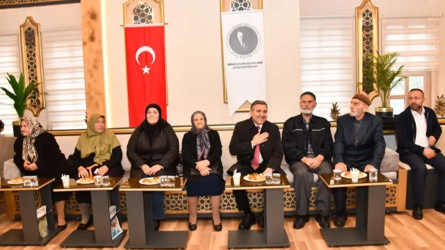 Gümüşhane Protokolü 1 Ekim Yaşlılar Günü Vesilesiyle Kıdemli Vatandaşlarla Bir Araya Geldi — Fotoğraf 2