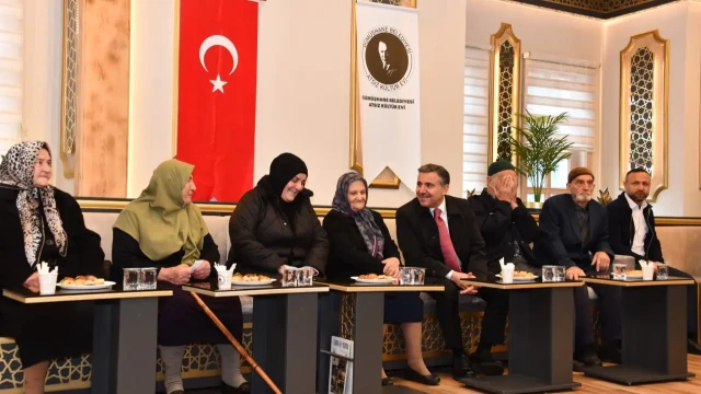 Gümüşhane Protokolü 1 Ekim Yaşlılar Günü Vesilesiyle Kıdemli Vatandaşlarla Bir Araya Geldi — Fotoğraf 4