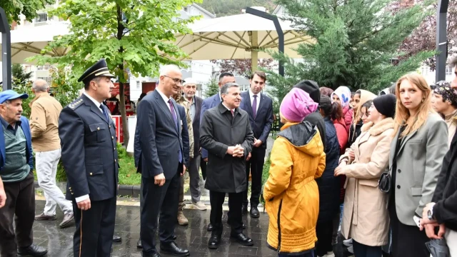 Gümüşhane Protokolü 1 Ekim Yaşlılar Günü Vesilesiyle Kıdemli Vatandaşlarla Bir Araya Geldi — Fotoğraf 6