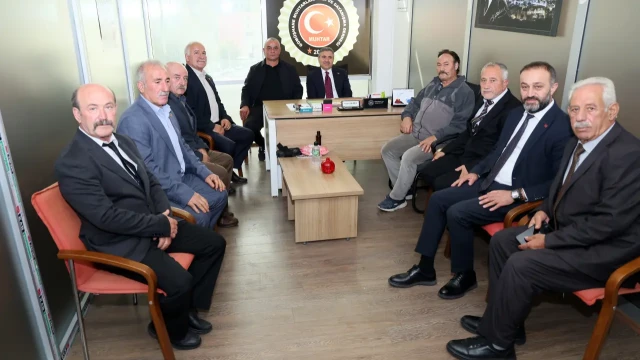 Gümüşhane’de 19 Ekim Muhtarlar Günü Tören ve Ziyaretlerle Kutlandı. — Fotoğraf 2