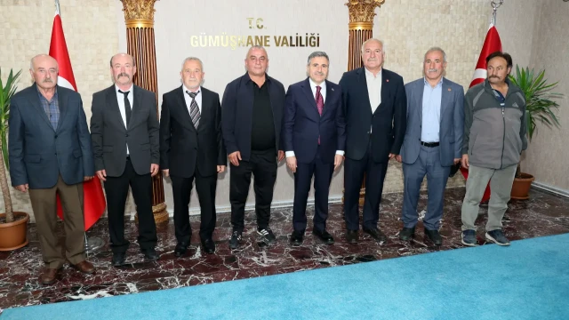 Gümüşhane’de 19 Ekim Muhtarlar Günü Tören ve Ziyaretlerle Kutlandı. — Fotoğraf 9