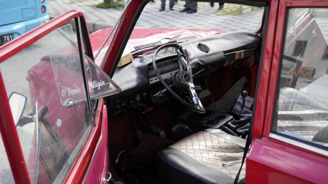 Gümüşhane’de Belediye Otobüsüne Çarpan Otomobildeki 2 Kişi Yaralandı — Fotoğraf 2