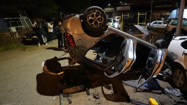 Gümüşhane'de kontrolden çıkan araç kaldırımdaki öğrenciye çarptı: 4 yaralı — Fotoğraf 2