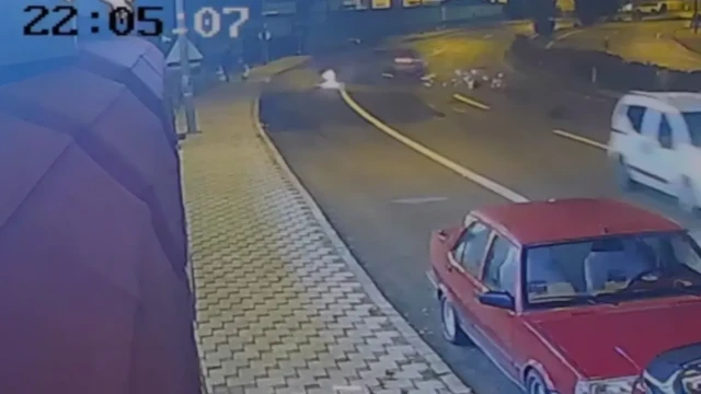 Gümüşhane'de kontrolden çıkan araç kaldırımdaki öğrenciye çarptı: 4 yaralı — Fotoğraf 3