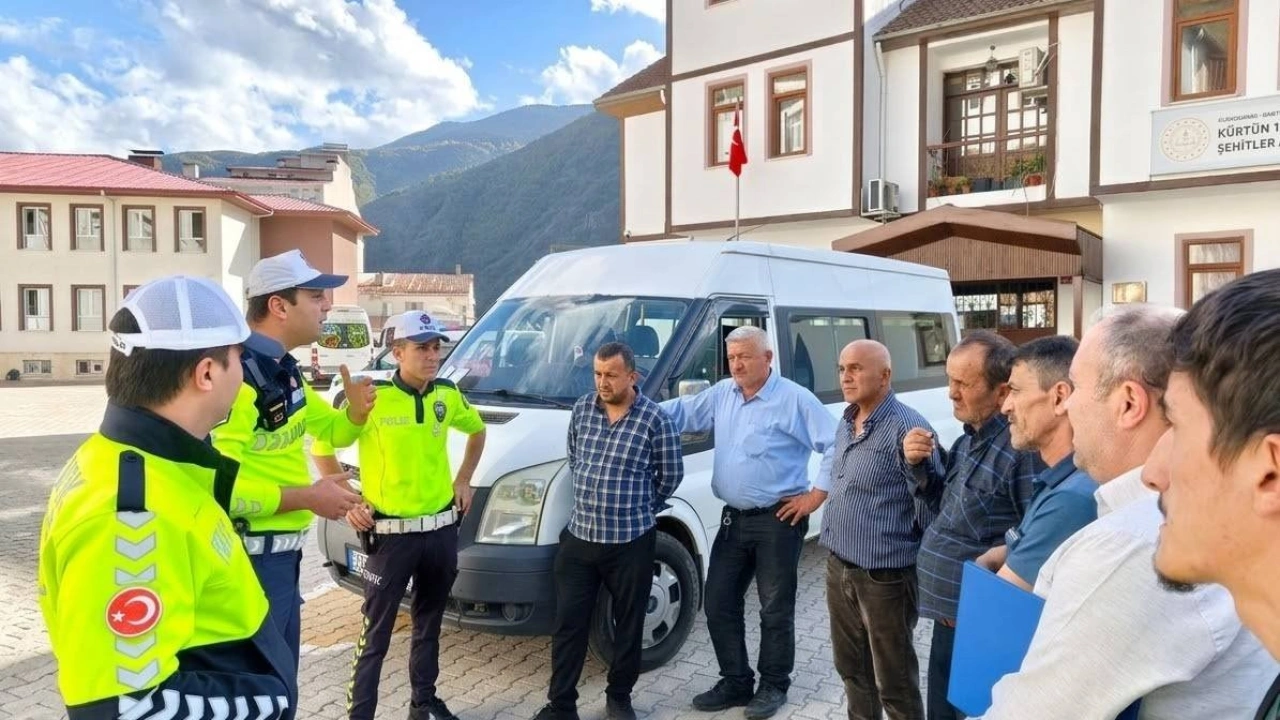 Gümüşhane’de Servis Şoförlerine Güvenli Okul Yolu Eğitimi