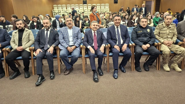 Gümüşhane’de Talat Ülker 3. Kitap Fuarı Kapılarını Açtı — Fotoğraf 1